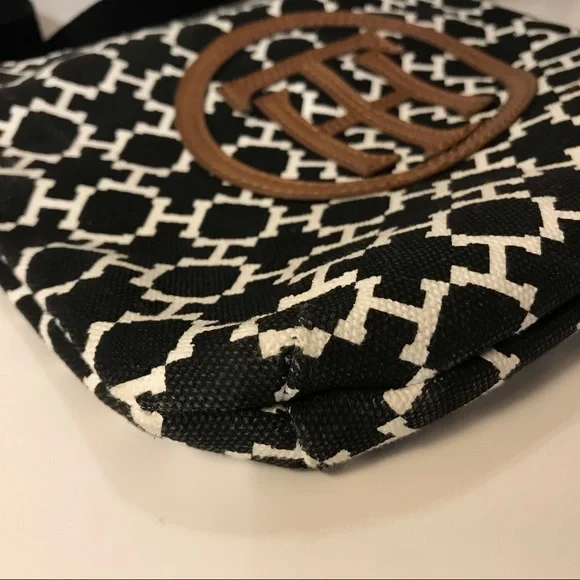 ✨HP✨Tommy Hilfiger Adjustable Crossbody Purse - Picture 7 of 11